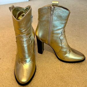 Gold genue leather 100% boots. Made in Italy. Worn twice.